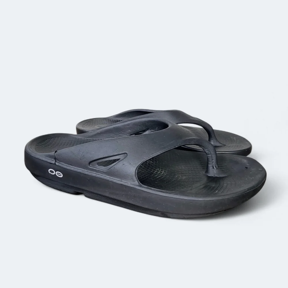 OOFOS Black Thong Recovery Sandals Men's 8 Women's 10